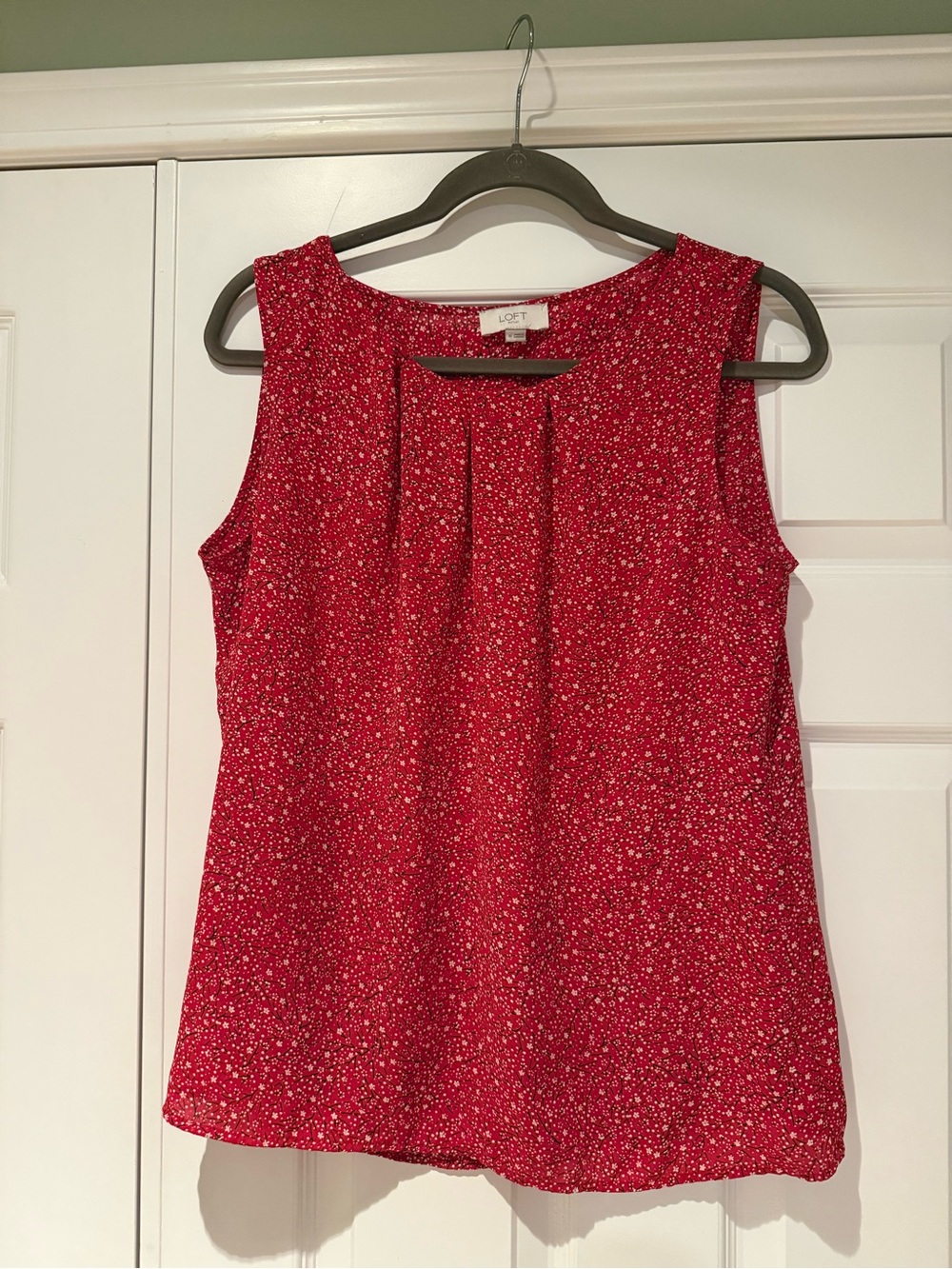 Red Sleeveless Floral Pleat-Front Swing Top